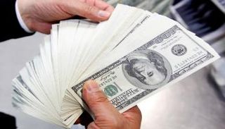 عملات ورقية فئة 100 دولار أمريكي- رويترز