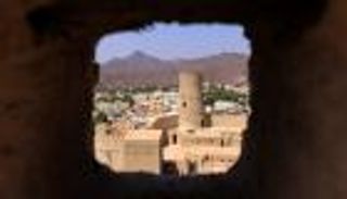 ضباع تأكل الجمال ورجال يتحولون إلى حمير.. أساطير «مدينة الجن» في عُمان