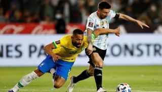 ميسي في مباراة البرازيل والأرجنتين - أرشيفية