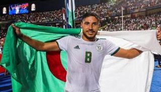 يوسف بلايلي نجم منتخب الجزائر