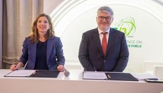 جانب من توقيع الاتفاقية - وام