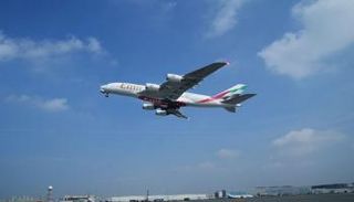 إقلاع أول طائرة إماراتية باستخدام وقود مستدام بنسبة 100%