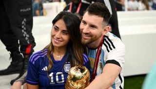 ليونيل ميسي مع أنتونيلا روكوزو 