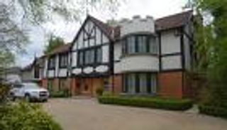 بسبب وفاة زوجته.. فيرغسون يتخلى عن قصره التاريخي في إنجلترا (صور)