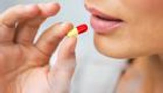 الإفراط فى تناول المضادات الحيوية يفقدها فاعليتها.. تقرير دولي صادم