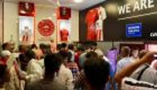 التلال «عميد أندية اليمن» يعزز حضوره بمتجر رياضي (صور)