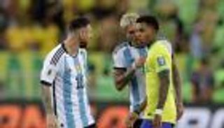 بسبب ميسي.. نيران العنصرية تشعل حسابات نجم ريال مدريد