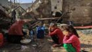 «فقط كوب ماء لأمي».. محنة غزة تدمي قلوب فلسطينيي الخارج 