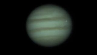 لحظة اصطدام النيزك