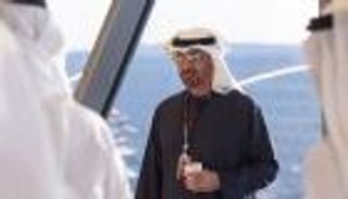 برسالة شكر وتهنئة.. محمد بن زايد يختتم موسم الفورمولا 1 (صور)