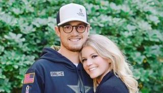 العروسان مادلين بروكواي وجاكوب لاغرون