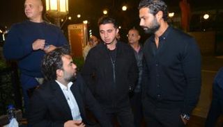 شريف رمزي في عزاء شقيقه