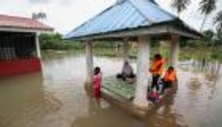 مقتل رضيع في فيضانات عارمة بماليزيا