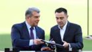 تشافي ولابورتا.. حسم جدل خلاف الرئيس ومدرب برشلونة