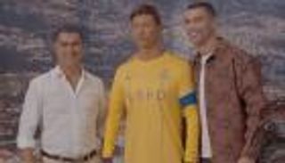 هل ارتدى تمثال رونالدو ثوب ميسي في موسم الرياض؟