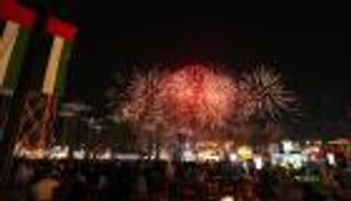 عروض ضخمة احتفاء بعيد الاتحاد الـ 52 في مهرجان الشيخ زايد بالإمارات