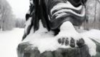 «عاصفة القرن» تفرض الظلام على روسيا وأوكرانيا