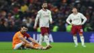 تعادل درامي يُعقد موقف مانشستر يونايتد في دوري أبطال أوروبا