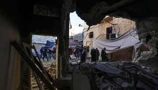 منزل مدمر جراء غارة إسرائيلية على جنين