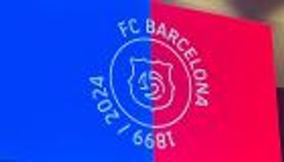 قبل شعار الـ125 عاما.. كيف تغيّر علم برشلونة؟ (صور)