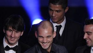 ويسلي شنايدر مع كريستيانو رونالدو وليونيل ميسي