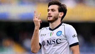 خفيتشا كفاراتسخيليا لاعب فريق نابولي الإيطالي
