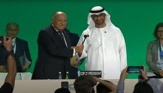 جانب من تسليم رئاسة COP28 للدكتور سلطان الجابر