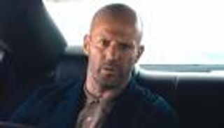 جيسون ستاثام يزور جامع الشيخ زايد.. وزوجته بـ«العباءة والحجاب» (صور)