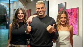 عمرو دياب مع كنزى ابنته وصديقتها 