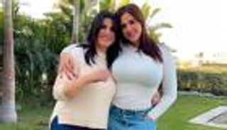 ياسمين عبدالعزيز ومنى الشاذلي.. صورة ورسالة