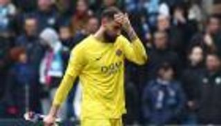 مصائب قوم.. تهور دوناروما يحول «طريد برشلونة» إلى بطل