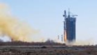 لحظة إطلاق القمر الصناعي "مصر سات 2" (فيديو)