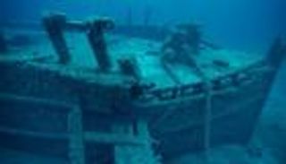 «بلح البحر» يكشف سراً عمره 130 عاماً تحت الماء (صور)