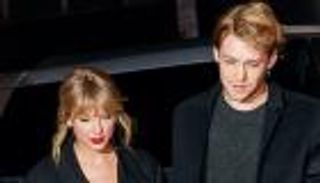 زواج تايلور سويفت وجو ألوين سراً؟ مديرة أعمالها تكشف الحقيقة