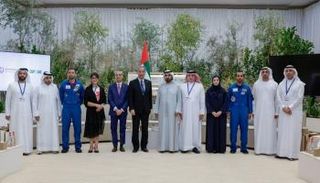 الشيخ محمد بن راشد آل مكتوم مع الحضور