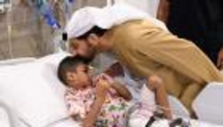 حمدان بن زايد يطمئن على الحالة الصحية للأطفال الفلسطينيين الجرحى ومرضى السرطان