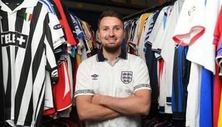 جامع القمصان المهووس