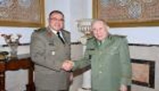 تونس والجزائر.. مباحثات لتعزيز التعاون العسكري