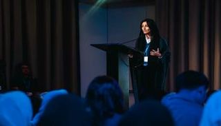 رزان خليفة المبارك رائدة الأمم المتحدة لتغير المناخ لمؤتمر الأطراف COP28