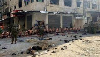 فلسطينيون أجبرهم الجيش الإسرائيلي على خلع ملابسهم بعد اعتقالهم