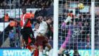 رغم الفوز.. لدغة لوتون تاون تنذر مانشستر سيتي بضياع الدوري الإنجليزي