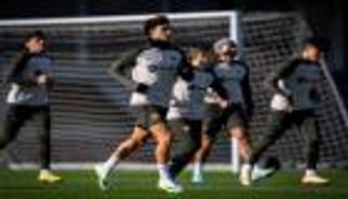 ديربي الهلال والنصر يقتحم تدريبات برشلونة (فيديو)