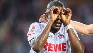 احتفال الفرنسي أنتوني موديست لاعب الأهلي الحالي