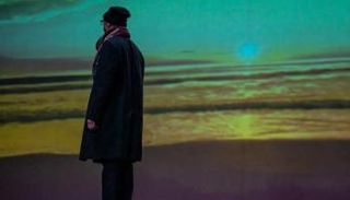 مشهد من مسرحية آخر البحر