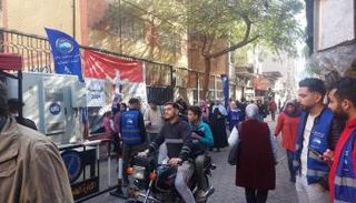 ناخبون أمام لجنة انتخابية بالجمالية