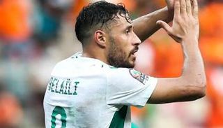 يوسف بلايلي نجم منتخب الجزائر 