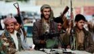 مُسيرات الحوثي تتساقط.. سفينة حربية أمريكية تصد هجوما جديدا