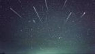 شهاب كل دقيقة.. زخة شهب تنير سماء المنطقة