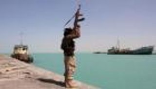 الحوثي يعلن استهداف سفينتين في البحر الأحمر بالصواريخ