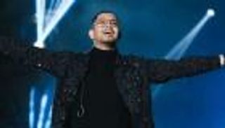 وفاة المغني البرازيلي بيدرو هنريكي على خشبة المسرح (فيديو)